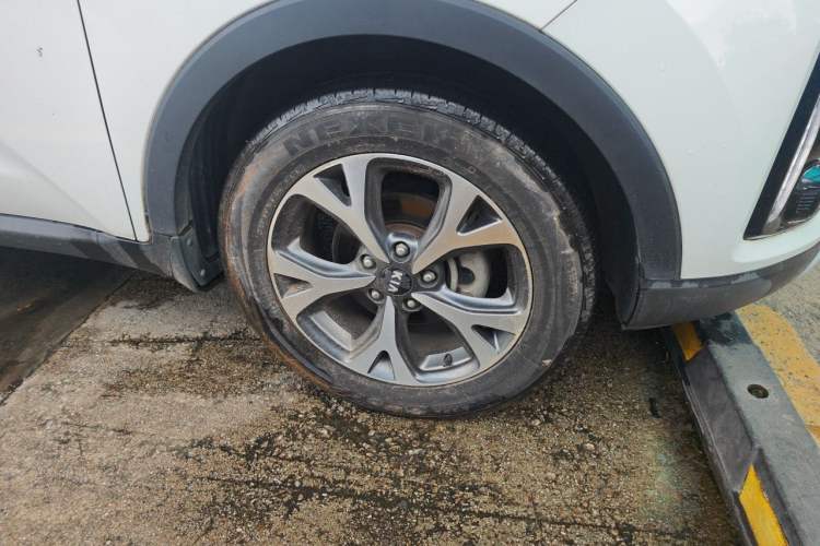 Used Kia KX3 2015 1.6L Automatic Two-Wheel Drive DLX Right Front Wheel Hub