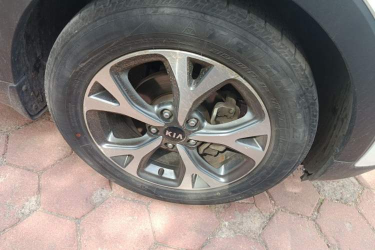 Used Kia KX3 2015 1.6L Automatic Two-Wheel Drive DLX Right Front Wheel Hub