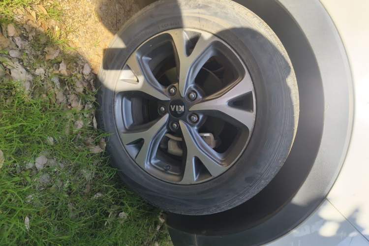 Used Kia KX3 2015 1.6L Automatic Two-Wheel Drive DLX Right Front Wheel Hub