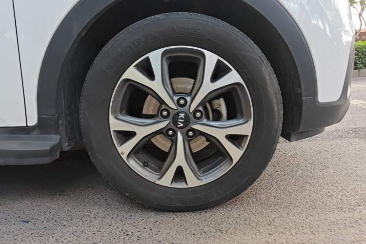 Used Kia KX3 2015 1.6L Automatic Two-Wheel Drive DLX Right Front Wheel Hub