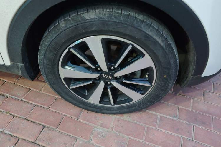 Used Kia KX3 2015 1.6L Automatic Two-Wheel Drive DLX Right Front Wheel Hub