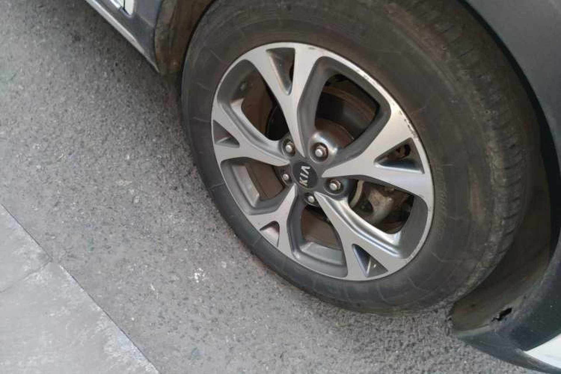 Used Kia KX3 2015 1.6L Automatic Two-Wheel Drive DLX Right Front Wheel Hub