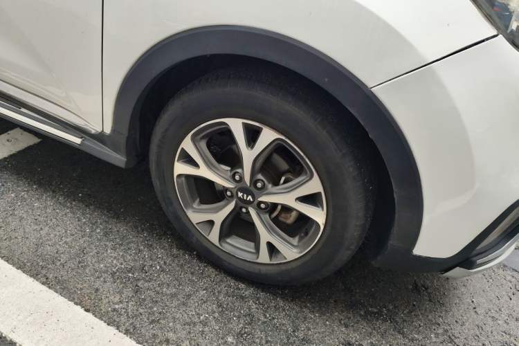Used Kia KX3 2015 1.6L Automatic Two-Wheel Drive DLX Right Front Wheel Hub