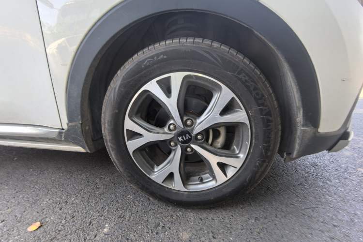 Used Kia KX3 2015 1.6L Automatic Two-Wheel Drive DLX Right Front Wheel Hub