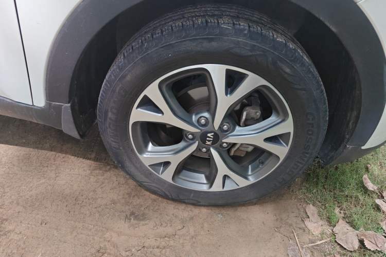Used Kia KX3 2015 1.6L Automatic Two-Wheel Drive DLX Right Front Wheel Hub