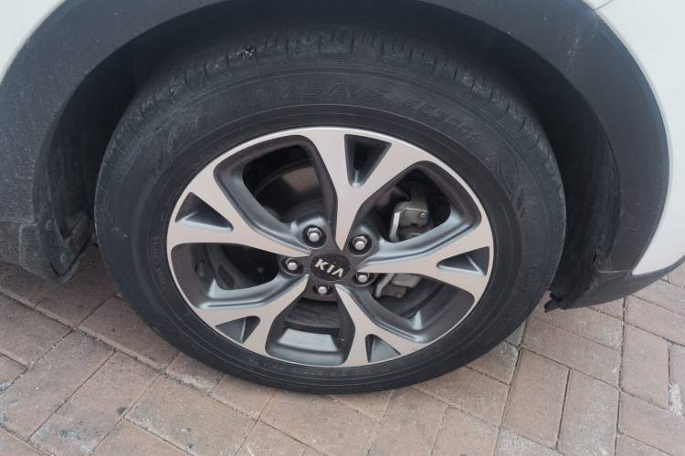 Used Kia KX3 2015 1.6L Automatic Two-Wheel Drive DLX Right Front Wheel Hub