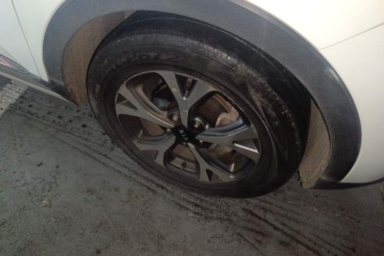 Used Kia KX3 2015 1.6L Automatic Two-Wheel Drive DLX Right Front Wheel Hub