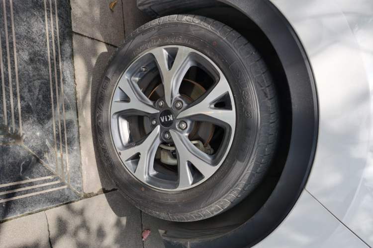 Used Kia KX3 2015 1.6L Automatic Two-Wheel Drive DLX Right Front Wheel Hub