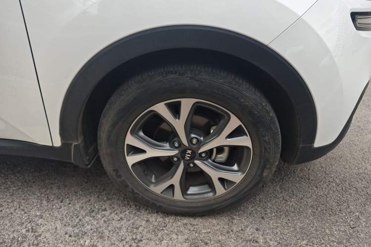 Used Kia KX3 2015 1.6L Automatic Two-Wheel Drive DLX Right Front Wheel Hub