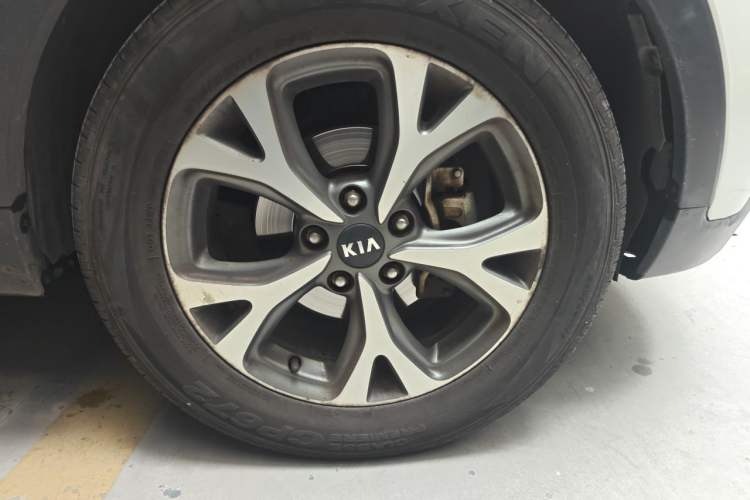 Used Kia KX3 2015 1.6L Automatic Two-Wheel Drive DLX Right Front Wheel Hub