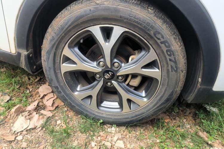 Used Kia KX3 2015 1.6L Automatic Two-Wheel Drive DLX Right Front Wheel Hub