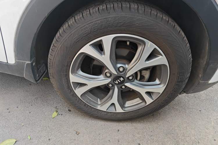 Used Kia KX3 2015 1.6L Automatic Two-Wheel Drive DLX Right Front Wheel Hub