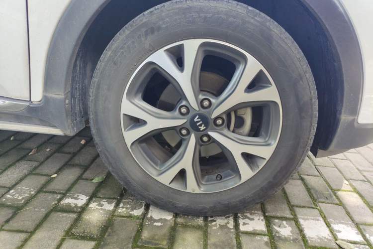 Used Kia KX3 2015 1.6L Automatic Two-Wheel Drive DLX Right Front Wheel Hub