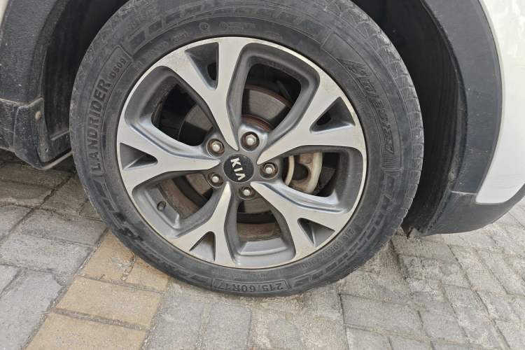 Used Kia KX3 2015 1.6L Automatic Two-Wheel Drive DLX Right Front Wheel Hub