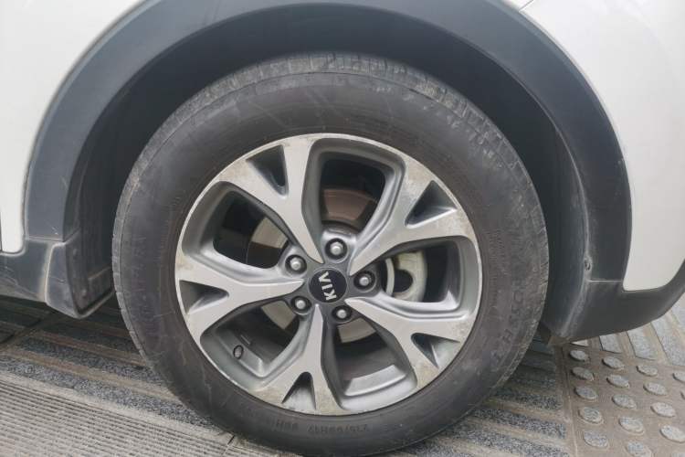 Used Kia KX3 2015 1.6L Automatic Two-Wheel Drive DLX Right Front Wheel Hub