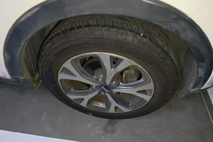 Used Kia KX3 2015 1.6L Automatic Two-Wheel Drive DLX Right Front Wheel Hub