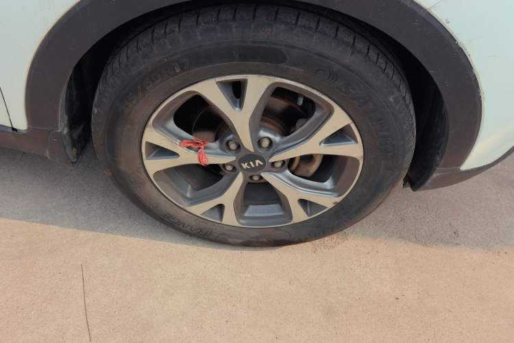 Used Kia KX3 2015 1.6L Automatic Two-Wheel Drive DLX Right Front Wheel Hub
