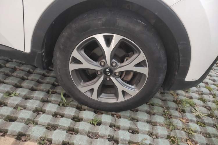 Used Kia KX3 2015 1.6L Automatic Two-Wheel Drive DLX Right Front Wheel Hub