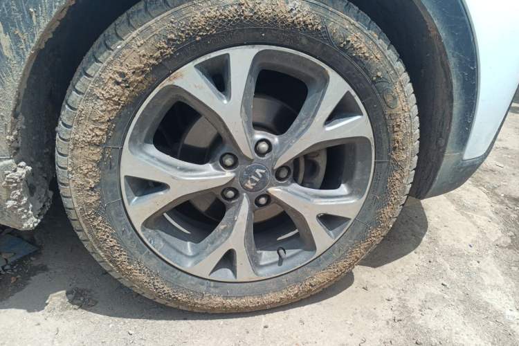 Used Kia KX3 2015 1.6L Automatic Two-Wheel Drive DLX Right Front Wheel Hub