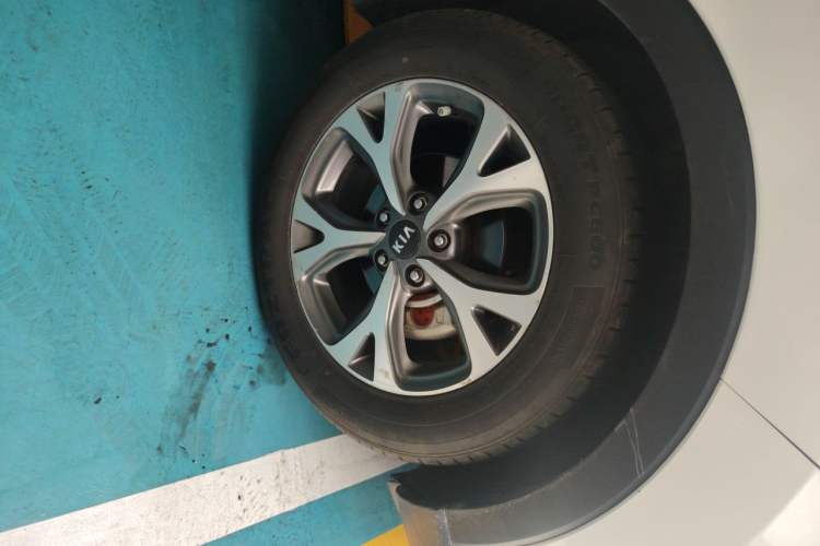 Used Kia KX3 2015 1.6L Automatic Two-Wheel Drive DLX Right Front Wheel Hub