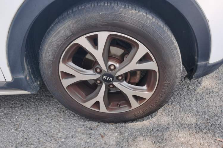 Used Kia KX3 2015 1.6L Automatic Two-Wheel Drive DLX Right Front Wheel Hub