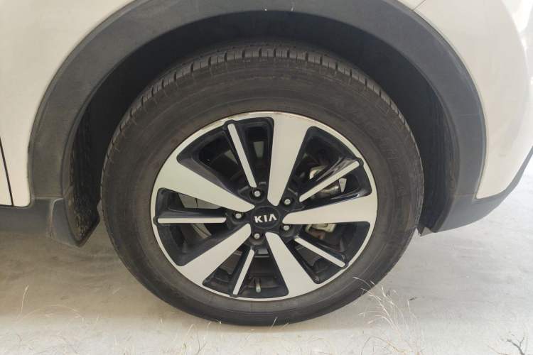 Used Kia KX3 2015 1.6T Automatic Two-Wheel Drive DLX Right Front Wheel Hub