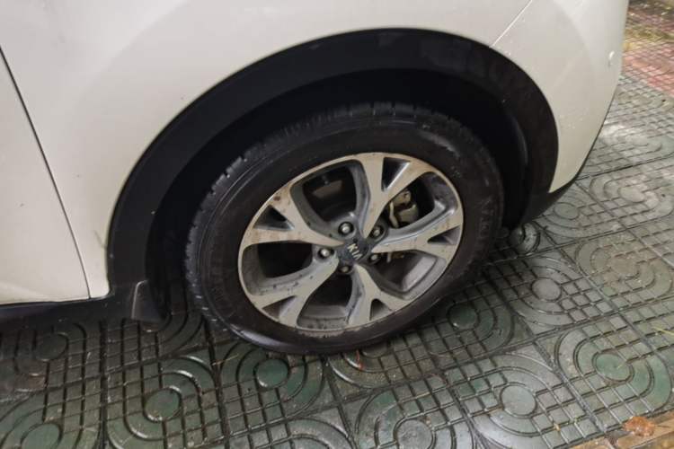 Used Kia KX3 2015 1.6L Automatic Two-Wheel Drive DLX Right Front Wheel Hub
