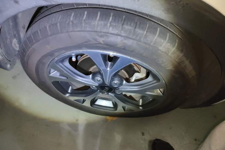 Used Kia KX3 2015 1.6L Automatic Two-Wheel Drive DLX Right Front Wheel Hub