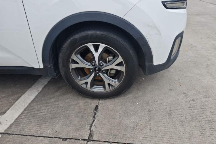 Used Kia KX3 2015 1.6L Automatic Two-Wheel Drive DLX Right Front Wheel Hub