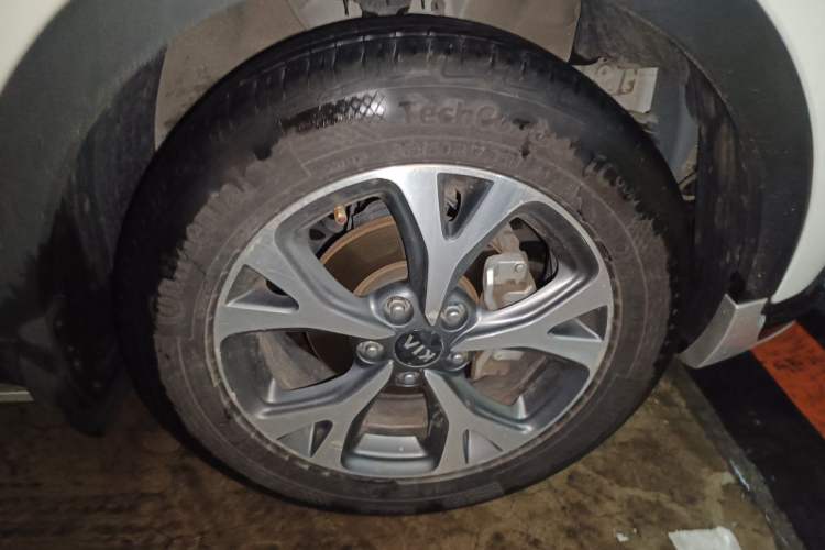 Used Kia KX3 2015 1.6L Automatic Two-Wheel Drive DLX Right Front Wheel Hub
