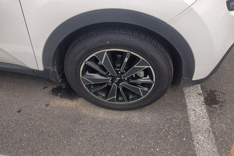 Used Kia KX3 2015 1.6T Automatic Two-Wheel Drive DLX Right Front Wheel Hub