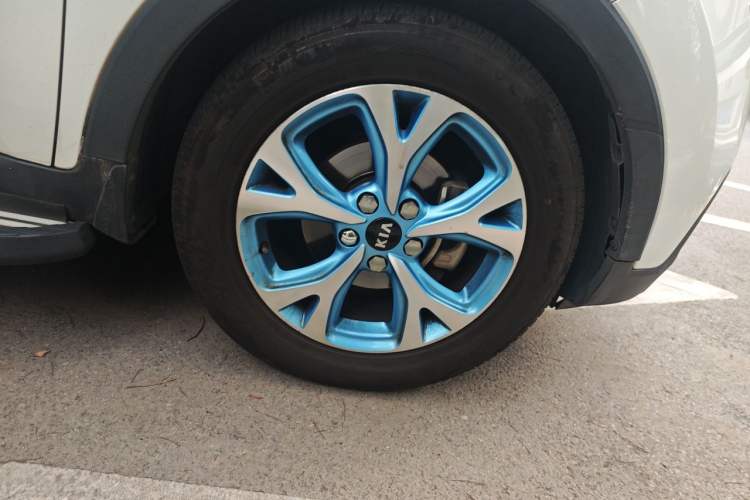 Used Kia KX3 2015 1.6L Automatic Two-Wheel Drive DLX Right Front Wheel Hub