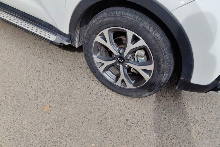 Used Kia KX3 2015 1.6L Automatic Two-Wheel Drive DLX Right Front Wheel Hub