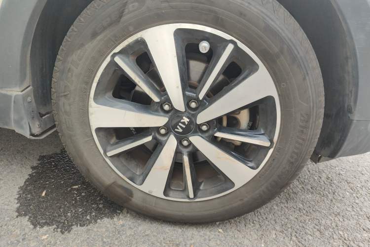Used Kia KX3 2015 1.6T Automatic Two-Wheel Drive DLX Right Front Wheel Hub