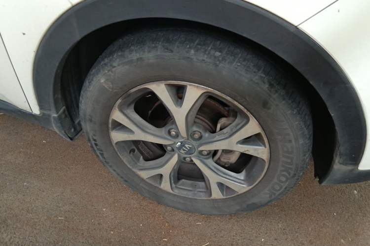 Used Kia KX3 2015 1.6L Automatic Two-Wheel Drive DLX Right Front Wheel Hub
