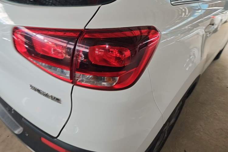 Used Kia KX3 2015 1.6L Automatic Two-Wheel Drive DLX Right Rear Taillight
