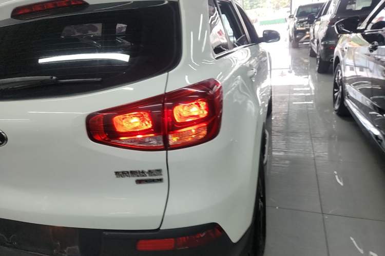 Used Kia KX3 2015 1.6T Automatic Two-Wheel Drive DLX Right Rear Taillight