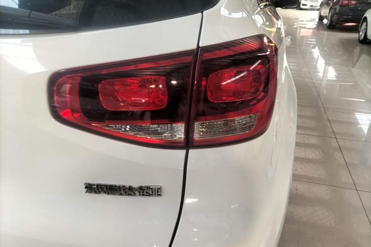 Used Kia KX3 2015 1.6L Automatic Two-Wheel Drive DLX Right Rear Taillight