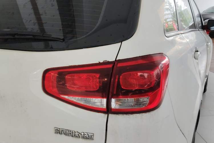 Used Kia KX3 2015 1.6L Automatic Two-Wheel Drive DLX Right Rear Taillight