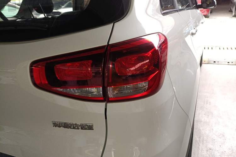 Used Kia KX3 2015 1.6L Automatic Two-Wheel Drive DLX Right Rear Taillight