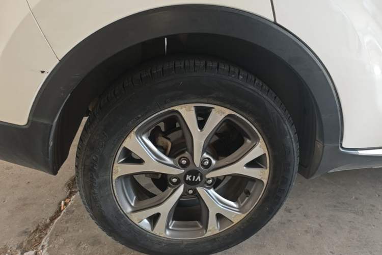 Used Kia KX3 2015 1.6L Automatic Two-Wheel Drive DLX Right Rear Wheel Hub