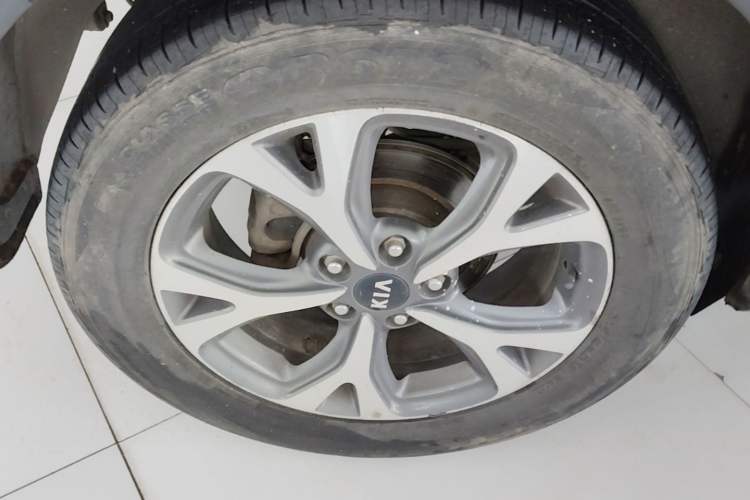 Used Kia KX3 2015 1.6L Automatic Two-Wheel Drive DLX Right Rear Wheel Hub