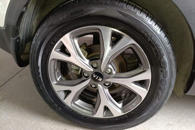Used Kia KX3 2015 1.6L Automatic Two-Wheel Drive DLX Right Rear Wheel Hub