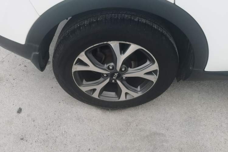 Used Kia KX3 2015 1.6L Automatic Two-Wheel Drive DLX Right Rear Wheel Hub