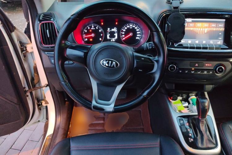 Used Kia KX3 2015 1.6L Automatic Two-Wheel Drive DLX Steering Wheel