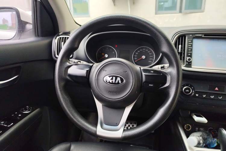 Used Kia KX3 2015 1.6L Automatic Two-Wheel Drive DLX Steering Wheel