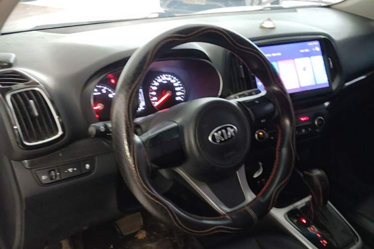 Used Kia KX3 2015 1.6L Automatic Two-Wheel Drive DLX Steering Wheel