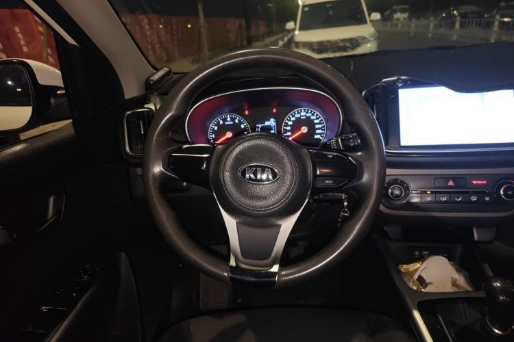 Used Kia KX3 2015 1.6L Manual Two-Wheel-Drive GLS Steering Wheel