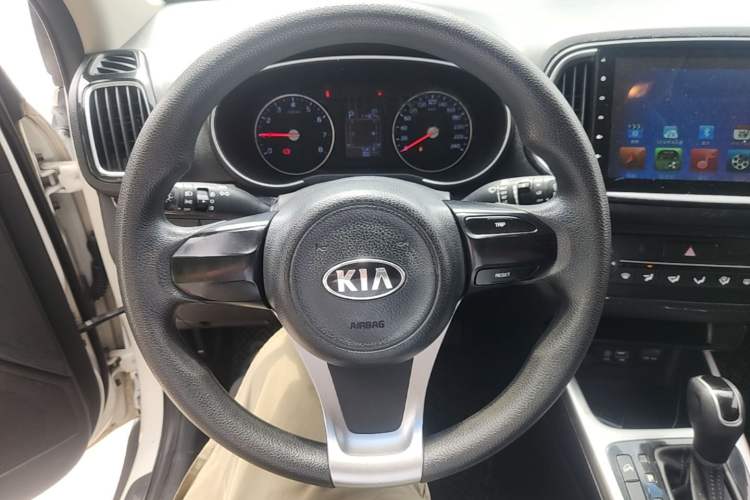 Used Kia KX3 2015 1.6L Automatic Two-Wheel Drive DLX Steering Wheel