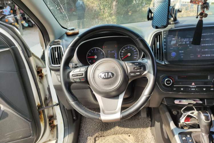 Used Kia KX3 2015 2.0L Automatic Two-Wheel Drive DLX Steering Wheel